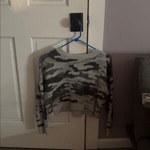 SUPER CUTE CAMO AE SWEATER